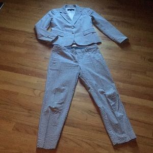 Banana Republic suit size 4 pants are HAMPTON cut
